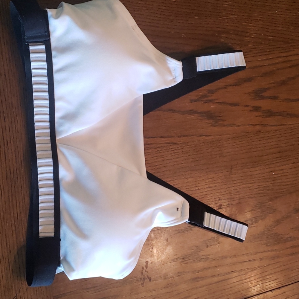 Nike Adjustable Sports Bra Size Mediun